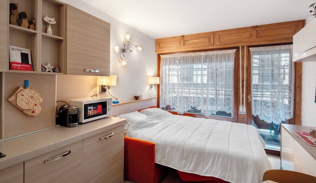 Studio Apartment 'Appartamento Villa Neve' with Mountain View, Balcony and Air Conditioning