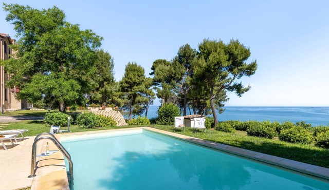 Stunning private villa with A/C, private pool, WIFI, TV, terrace, pets allowed and panoramic view