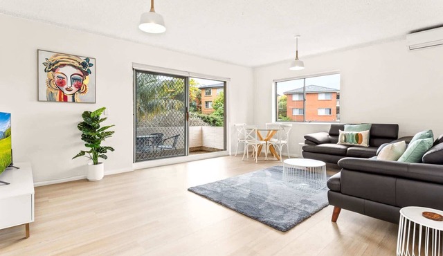Stylish 2BR Stay w/Balcony Near Macquarie Centre