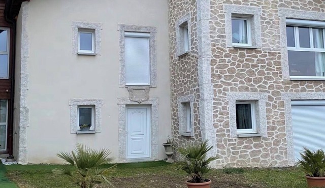 Superb furnished t2 in a quiet area with private parking