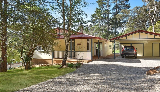 Veronicas (House and Cottage)