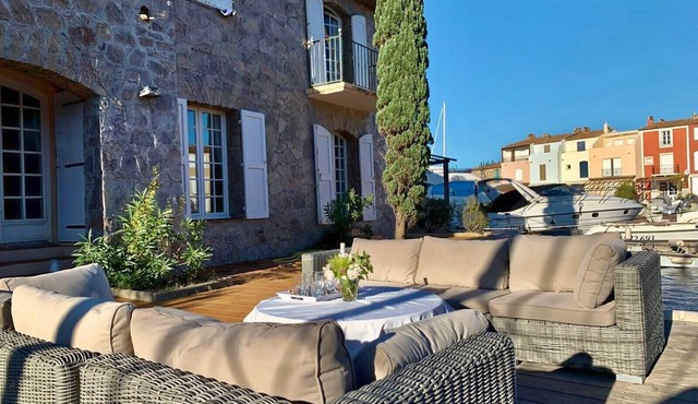 Very large 260m2 house in Port Grimaud with 14m mooring