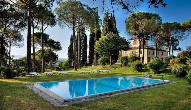 Villa Editta: A charming three-story villa situated in the heart of the Chianti region, a few kilometers away from Florence, with Free WI-FI.