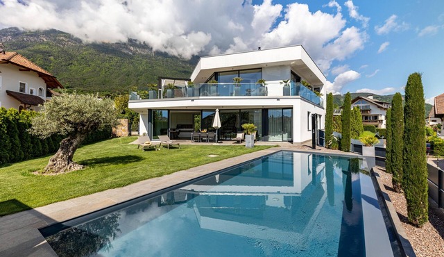 Villa 'Aich' with Mountain View, Private Pool and Sauna