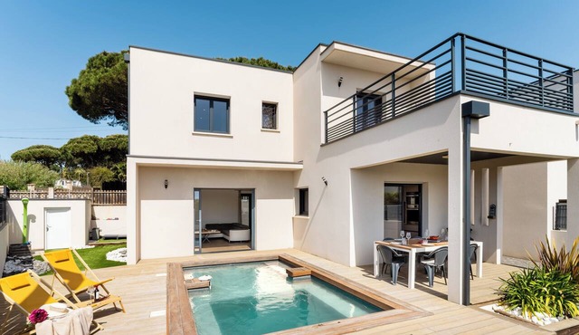 Villa Azura family villa jet pool near beach