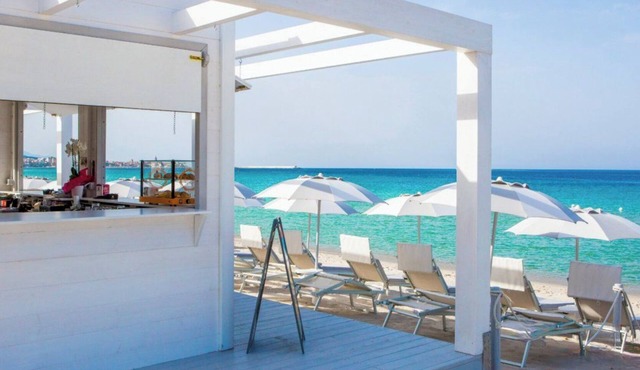Villa Dune for 12 people right in front the sandy beach