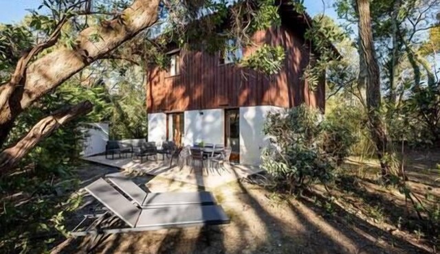 Villa Fougères a stone's throw from the beach