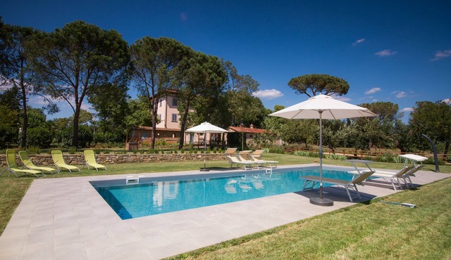 Villa with private pool, 7bedrooms, in Tuscan country between Cortona and Arezzo