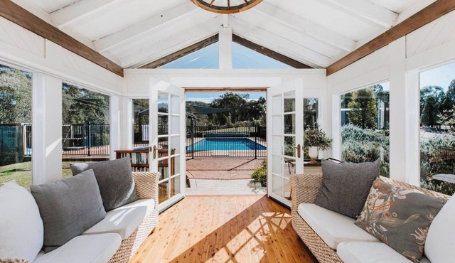 Wilpine Poolside Country Luxury near Town
