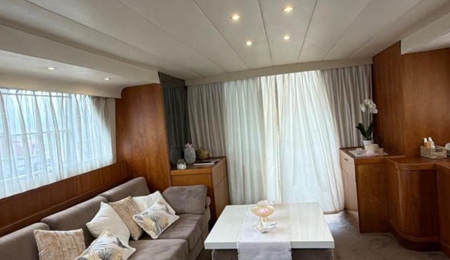 Yacht Laetitia Delta