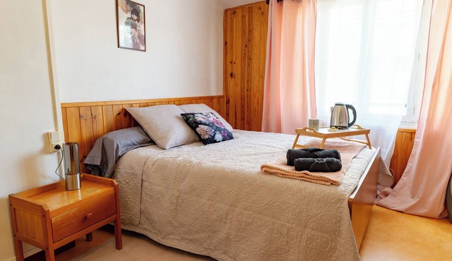 Zen Studio, centrally located, quiet, fully equipped, ideal for spa guests, tourists, or business travelers.