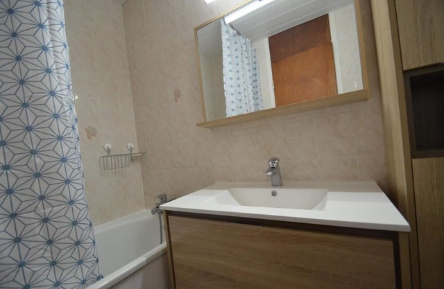 150m from shops, 6th floor, balcony, tv, 55m², Les Menuires