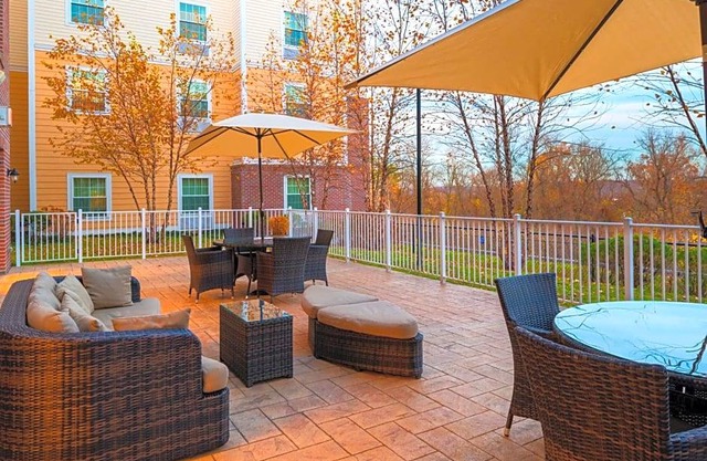 2-Star Hotel ∙ Hampton Inn & Suites Yonkers