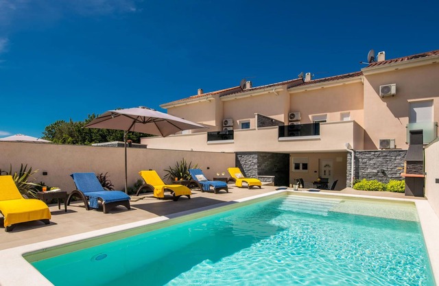 3 bedroom accommodation in Brzac