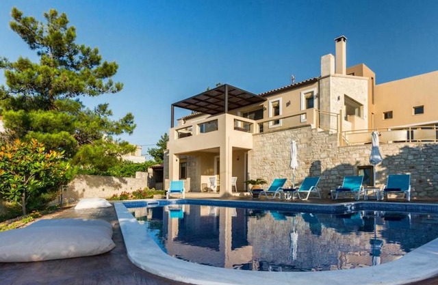300 m² Villa ∙ 5 bedrooms ∙ 13 guests