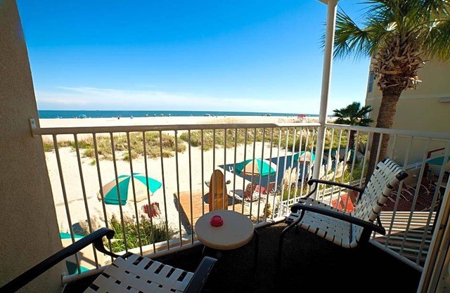 4-Star Hotel ∙ DeSoto Beach Hotel