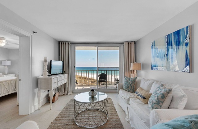 Amazing 5th Floor Condo Gulf Front, Pool, Beach Access, Near Shopping/Dining