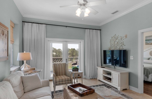 Coastal Condo for 6 w/Pool, 6 Mins to the Beach + Free Attraction Tickets!