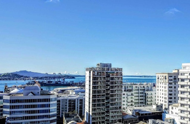 Cute CBD Apartment with AC and Amazing Views