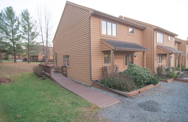 Deerfield Village 135Deerfield Village 135 - Community Pool, Fire Pit & Playground, Pet Friendly