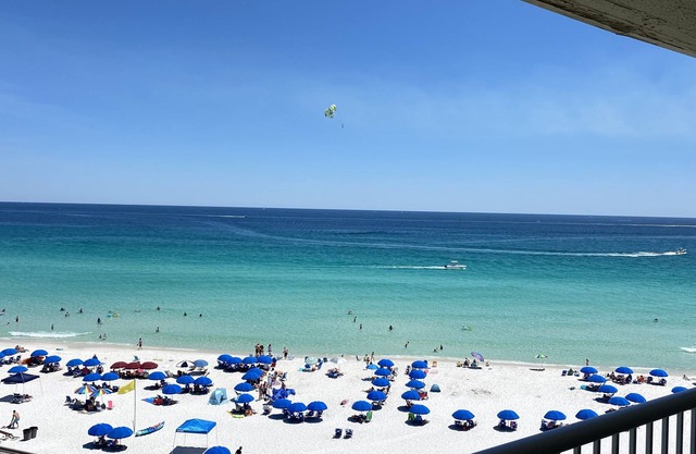 Holiday Surf Racquet Club 