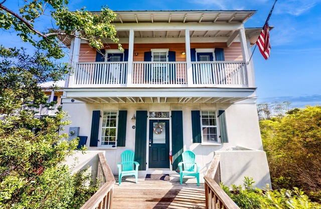 Dog-friendly bungalow with on-site pool, hot tub, free WiFi, and washer/dryer