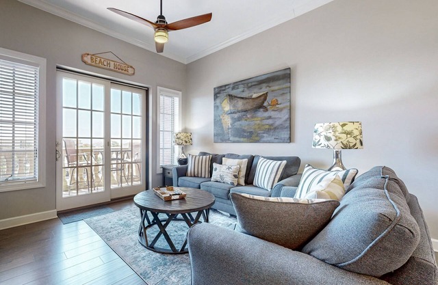 Elegant condo with 2 community pools, hot tub, & beach access across the road