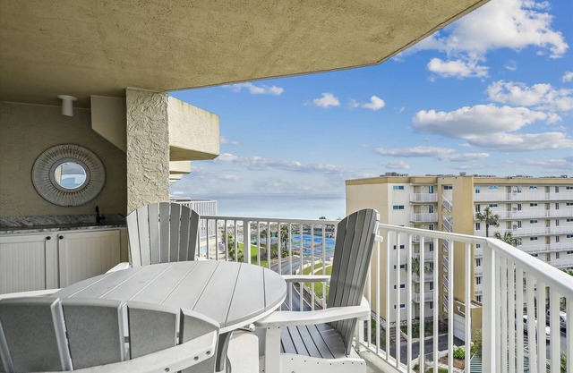 IR 619 3 bed/2 bath. Unit comes with Free Beach Service