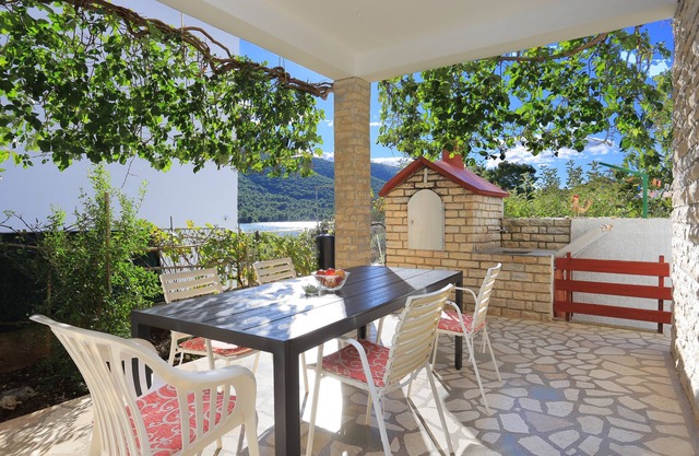 One bedroom apartment near beach Grebaštica, Šibenik (A-471-d)