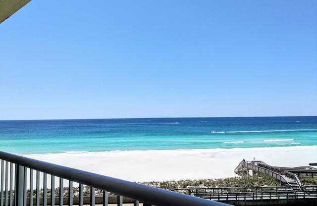Paradise Found in this Stylish, high end condo. Stunning Views! (519)