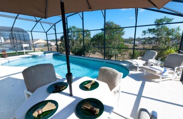 Ref 32 Modern 4 Bed villa with private pool Near Disney