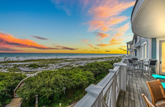 Spend Fall by the Beach! Gulf Views & Dune Views! Steps from Beach! Bikes!