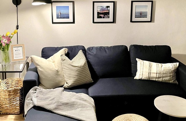 Steps From Lake Michigan I 2 Bedroom Condo I Mi City