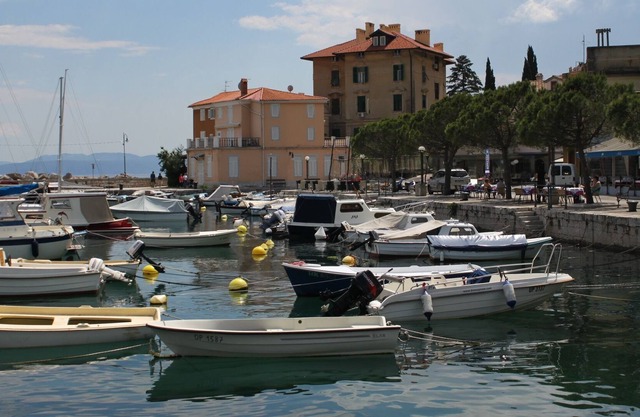 Studio flat near beach Opatija - Volosko, Opatija (AS-7912-b)