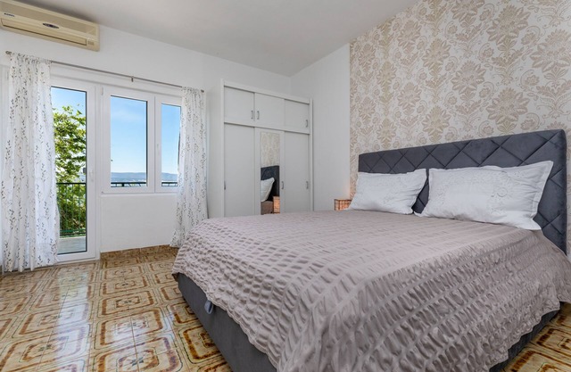 Studio flat with balcony and sea view Lokva Rogoznica, Omiš (AS-18638-a)