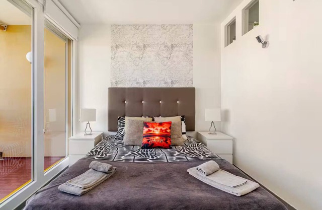 SUITE ON 7TH EXCELLENT BALCONY WITH THE BEST VIEW IN TOWN - 1Br