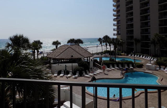 Sun, Fun, White Sand Beaches and Ocean Breezes! Do it all at The Summerhouse!