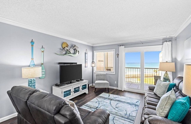 Tropi-COOL Condo. In-unit W/D, Spectacular views and FREE bch svc! (515)