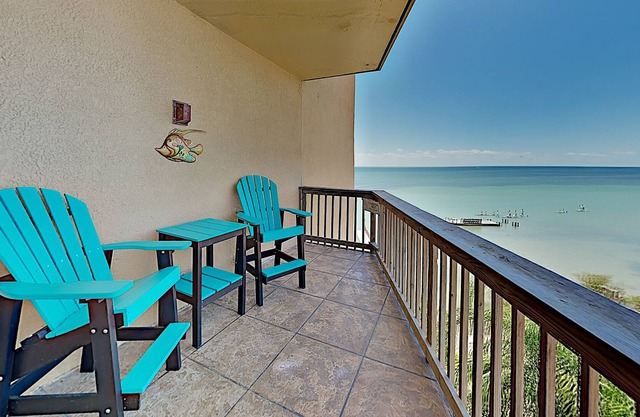 Updated island getaway with a pool, hot tub, & fishing pier - walk to beach & dining