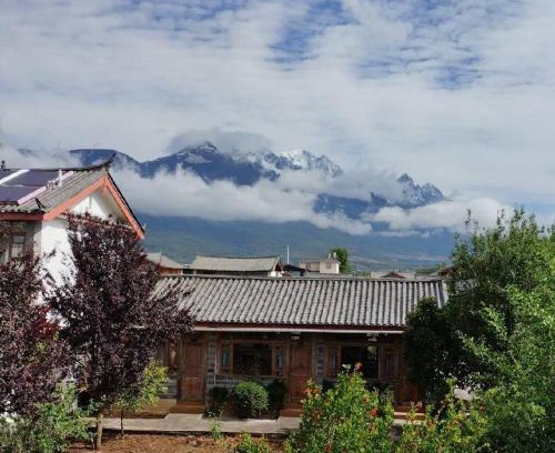 Baisha Old Town Hostel | 登巴雪山国际青年客栈