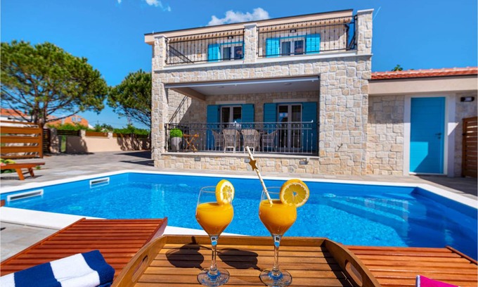 Privlaka House | 115 m² Maisonette ∙ 3 bedrooms ∙ 8 guests