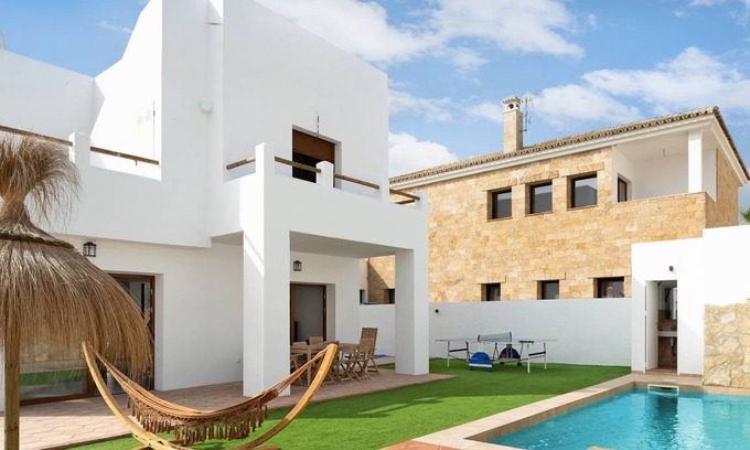Bolonia Villa | 160 m² Villa ∙ 4 bedrooms ∙ 9 guests