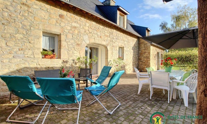 Ambon House | 173 m² Gîte ∙ 5 bedrooms ∙ 10 guests
