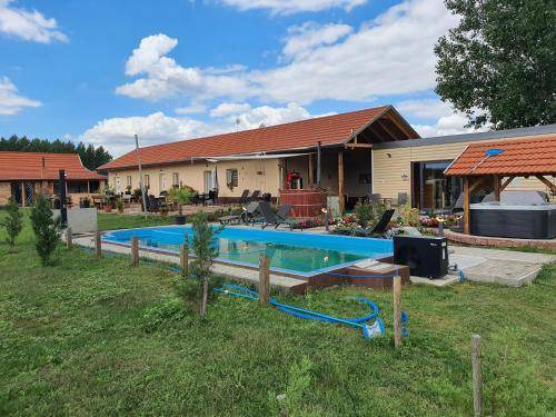 Jaszbereny Bed & Breakfast | 25 m² Bed and breakfast ∙ 6 guests