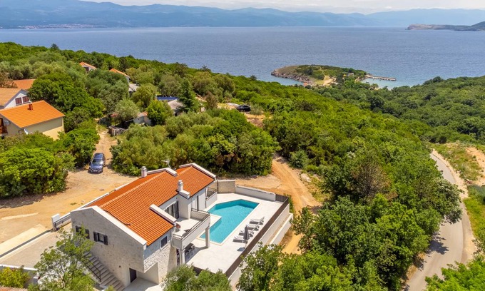 Risika Resort | 250 m² Luxury rental ∙ 3 bedrooms ∙ 8 guests