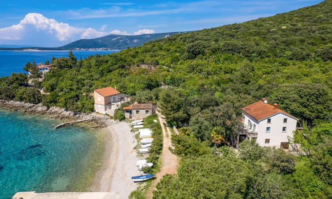 Sveti Jakov Apartment | 3 bedroom nice apartment in Cres