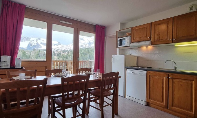 Saint-Etienne-en-Devoluy Apartment | 3-room apartment, sleeps 6, pets allowed, near slopes and shops
