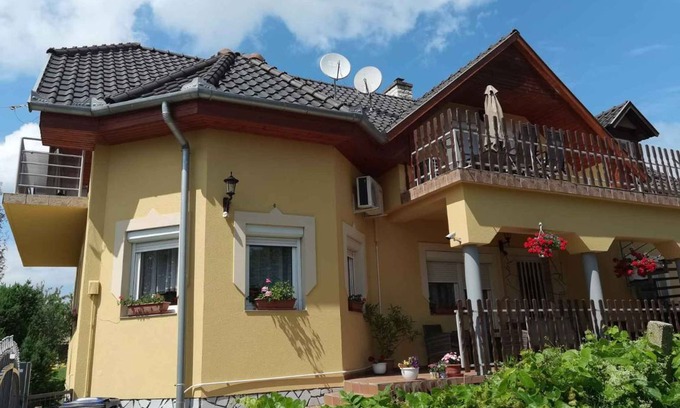 Balatongyorok Apartment | 65 m² Apartment ∙ 2 bedrooms ∙ 6 guests