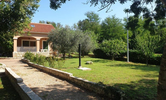 Nin House | 80 m² House ∙ 5 guests