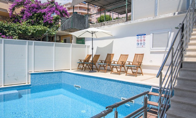 Trogir Apartment | A3 – 90 m2 apt with shared pool, big terrace and garden, just 50m from the beach
